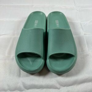 32 degrees Cool Sandals